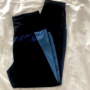 Aerie black leggings with pockets